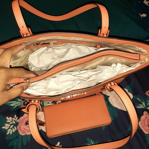 Michael Kors Purse Set - Picture 2 of 3